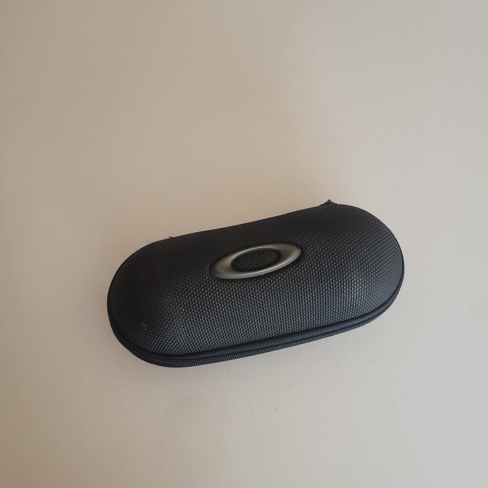 Oakley semi-soft black vault sunglasses eyeglasses case zipped. Case only 531